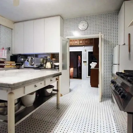 Luxury In For 12 Guests
